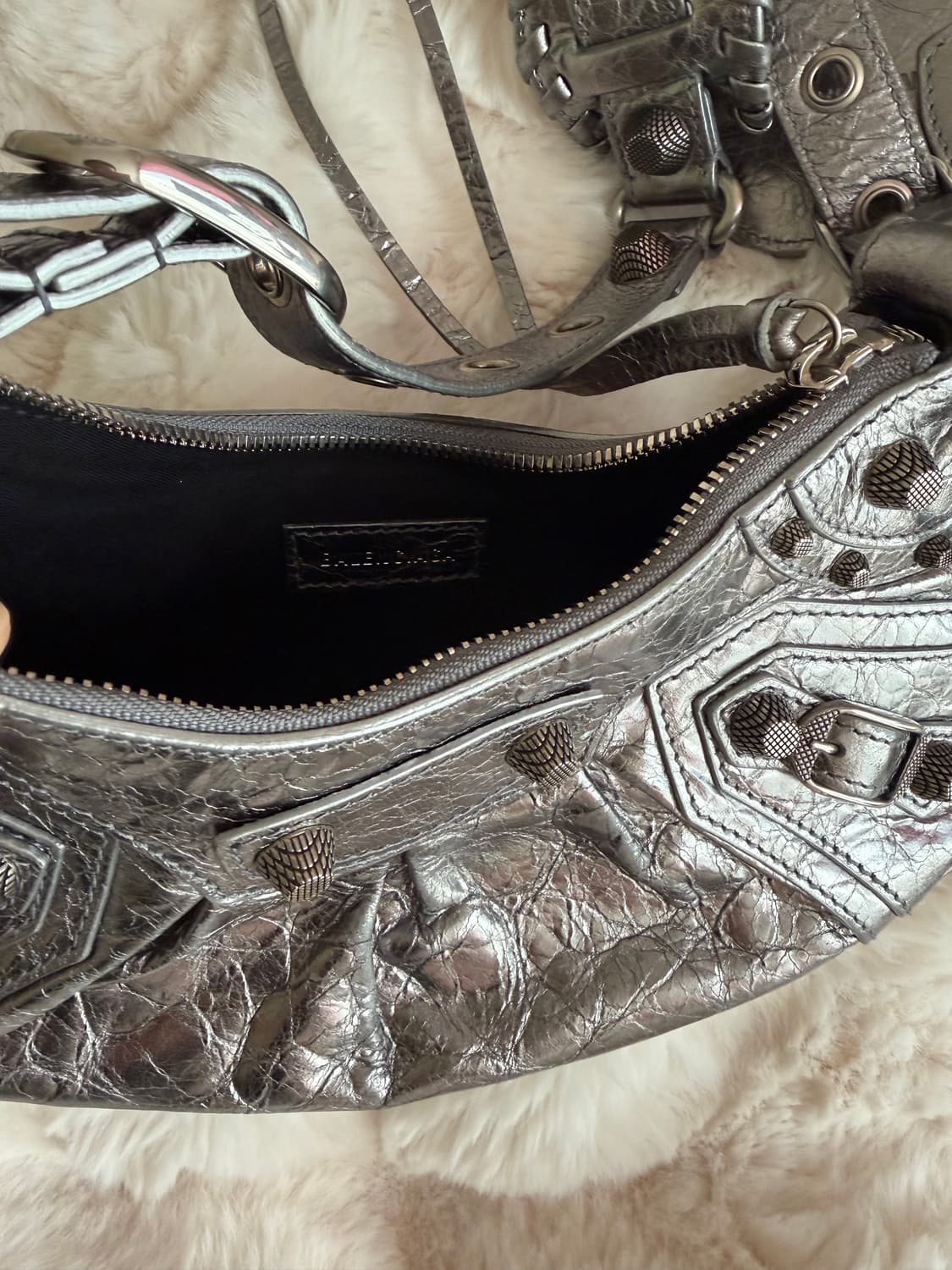 발렌시아가 르 카골 XS 숄더백 메탈라이즈드 실버 상품이미지2