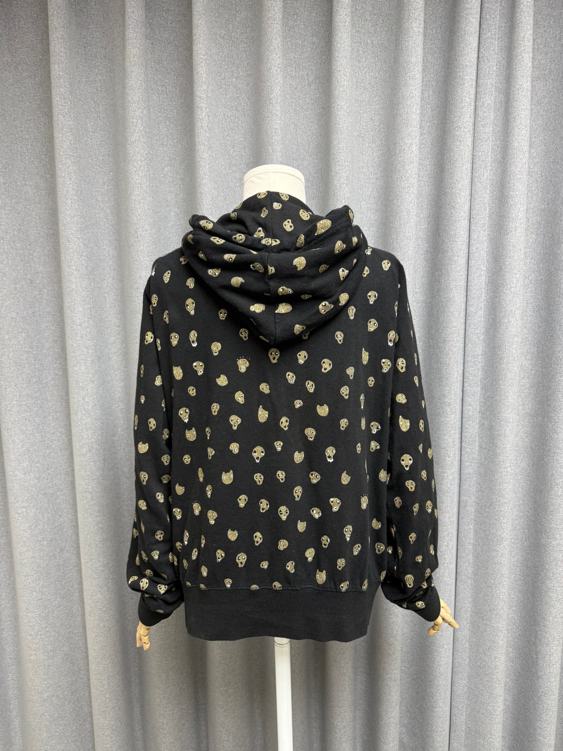 츠모리치사토 블랙 스컬 그래픽 후드집업  상품이미지2