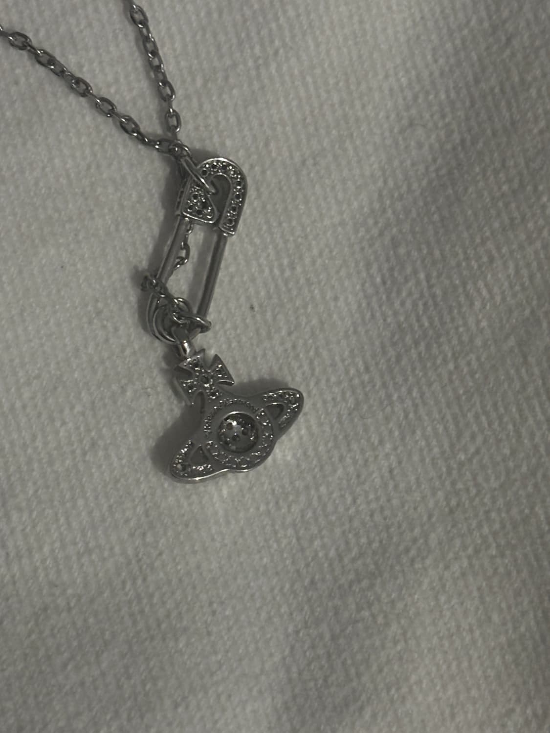 비비안웨스트우드 루크리스 옷핀 목걸이 상품이미지10