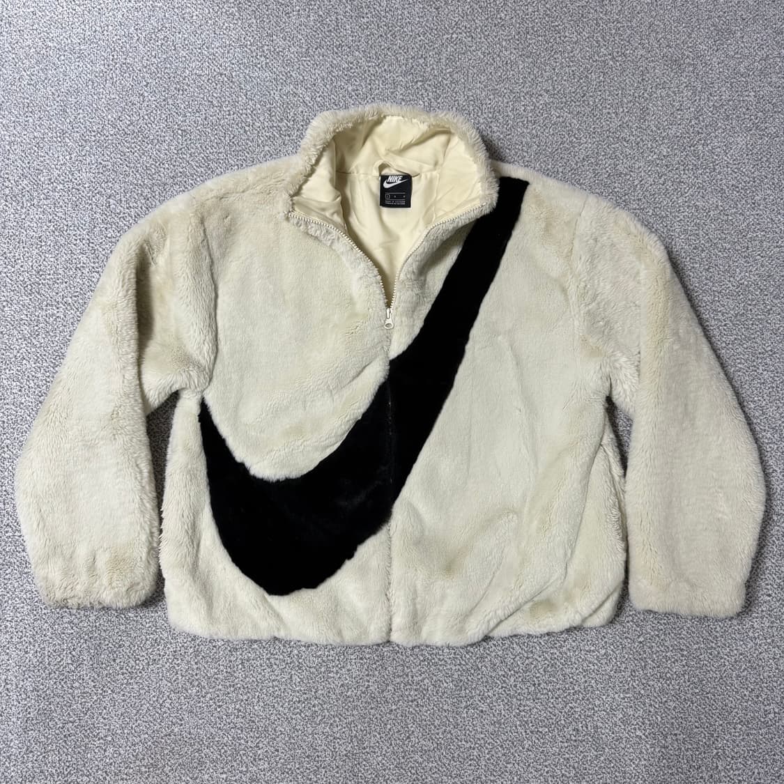 [정가 20만원] 나이키 NSW 포우 퍼 자켓 여성용 상품이미지2