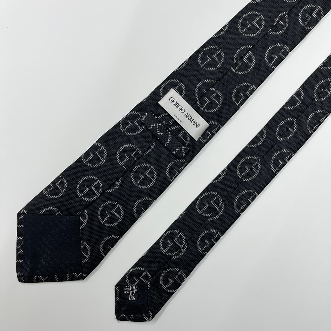 정품 명품 아르마니 넥타이 9cm 블랙 컬러 로고 패턴 상품이미지4