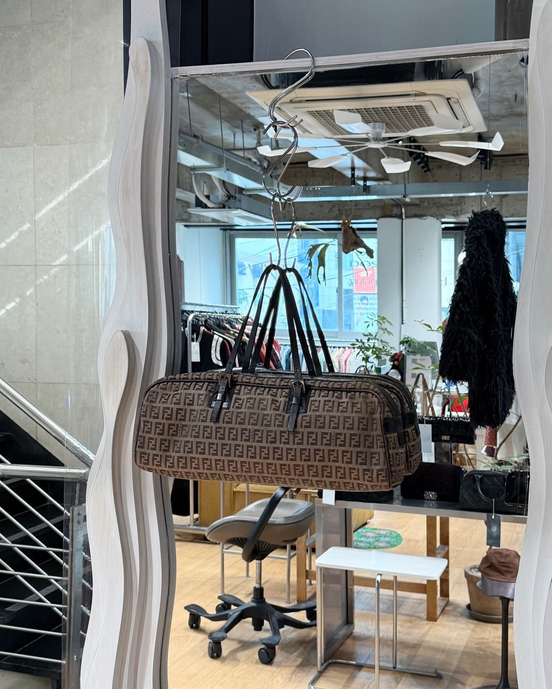 펜디 베이지 주카 캔버스 토트백  상품이미지1