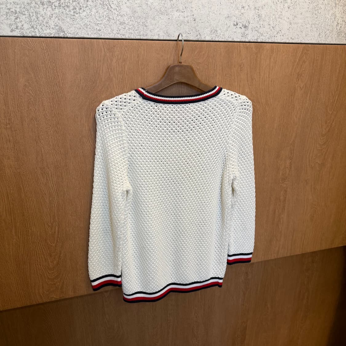 타미힐피거 라운드넥 메쉬 니트 라인 배색 디테일 아이보리 상품이미지2