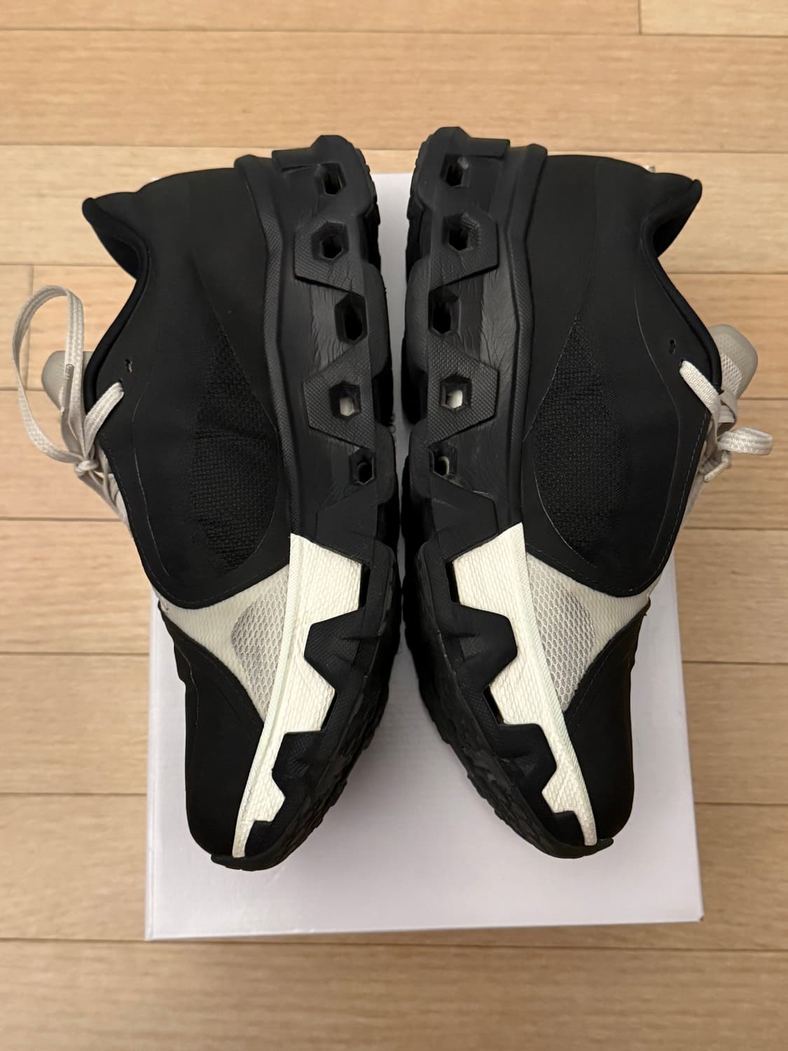 [280] 온 러닝 파프 클라우드 몬스터 하이퍼블랙 상품이미지3