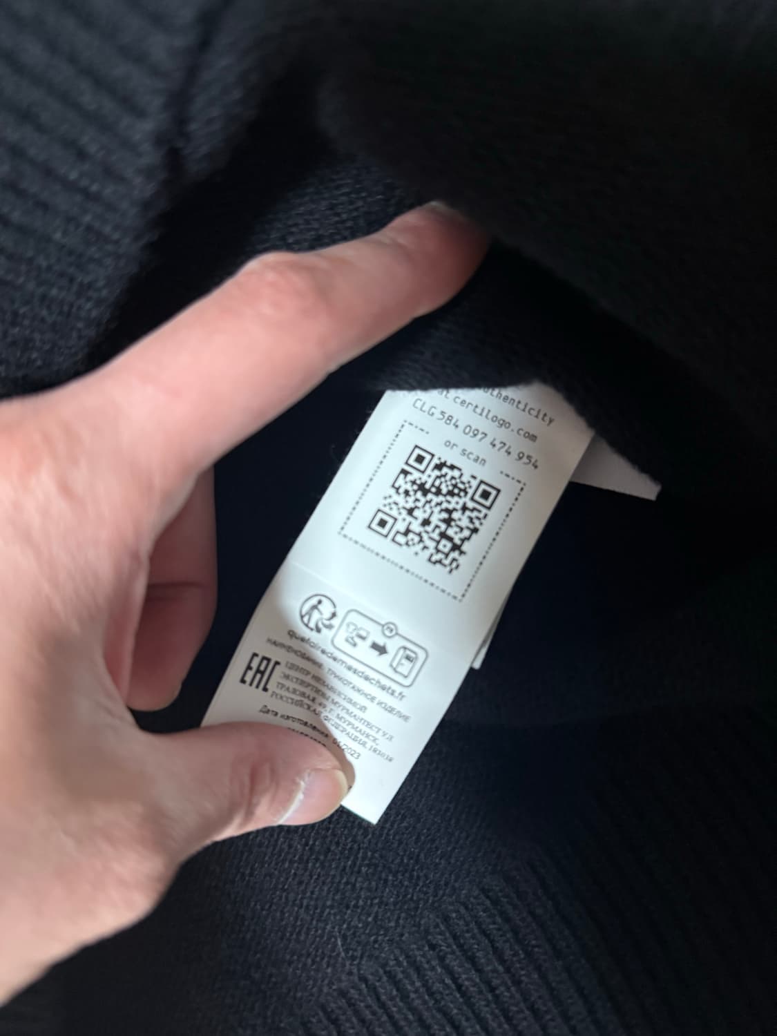 스톤아일랜드 반진업니트 540A3 하이 넥 하프 버튼 램스울 니트 블랙 상품이미지7