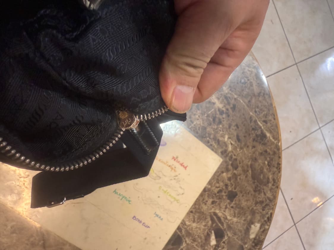 정품 프라다 나일론 크로스백 팝니다 상품이미지10