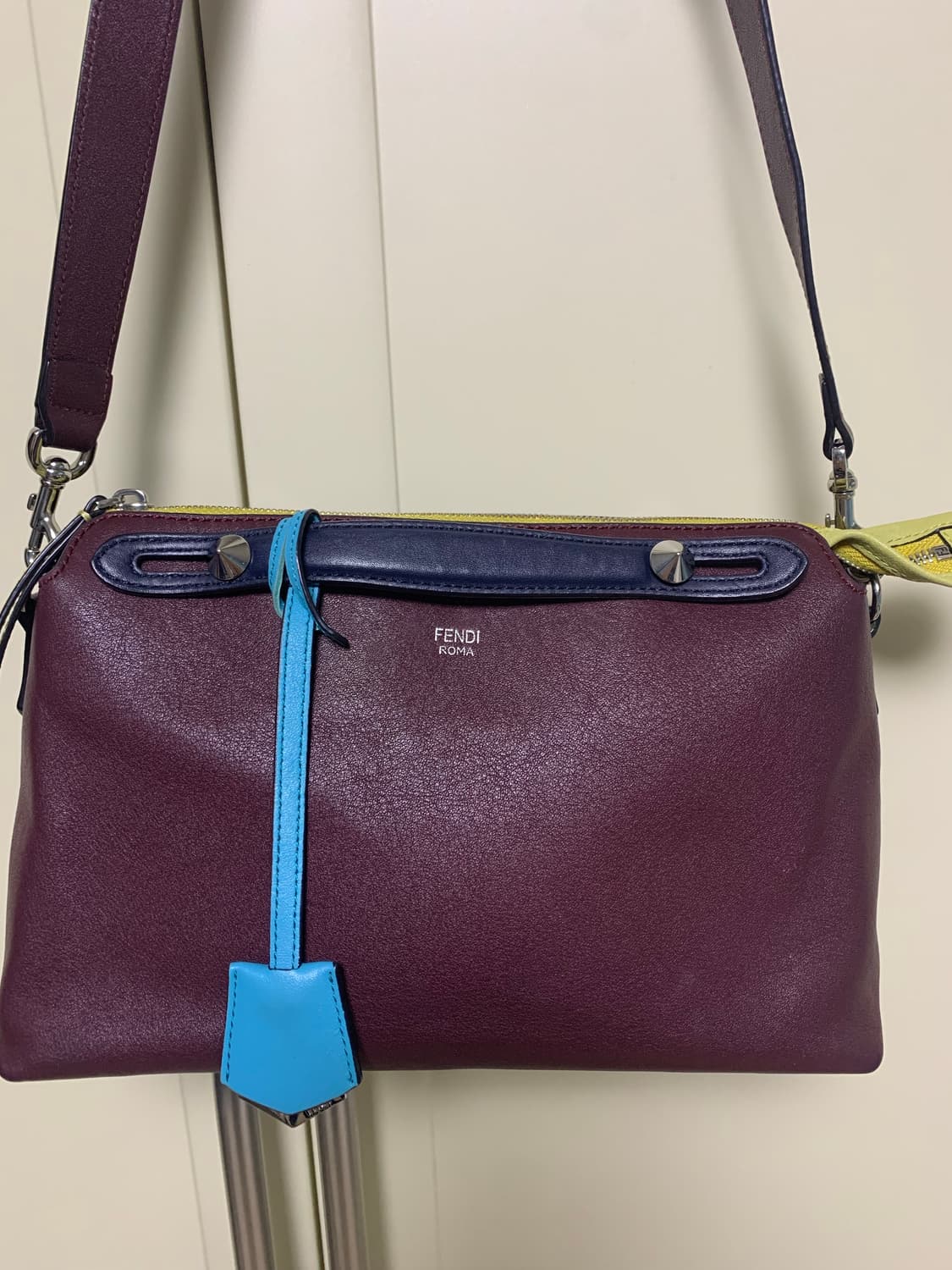 펜디 바이더웨이 버건디 숄더토트백.  정품 상품이미지1