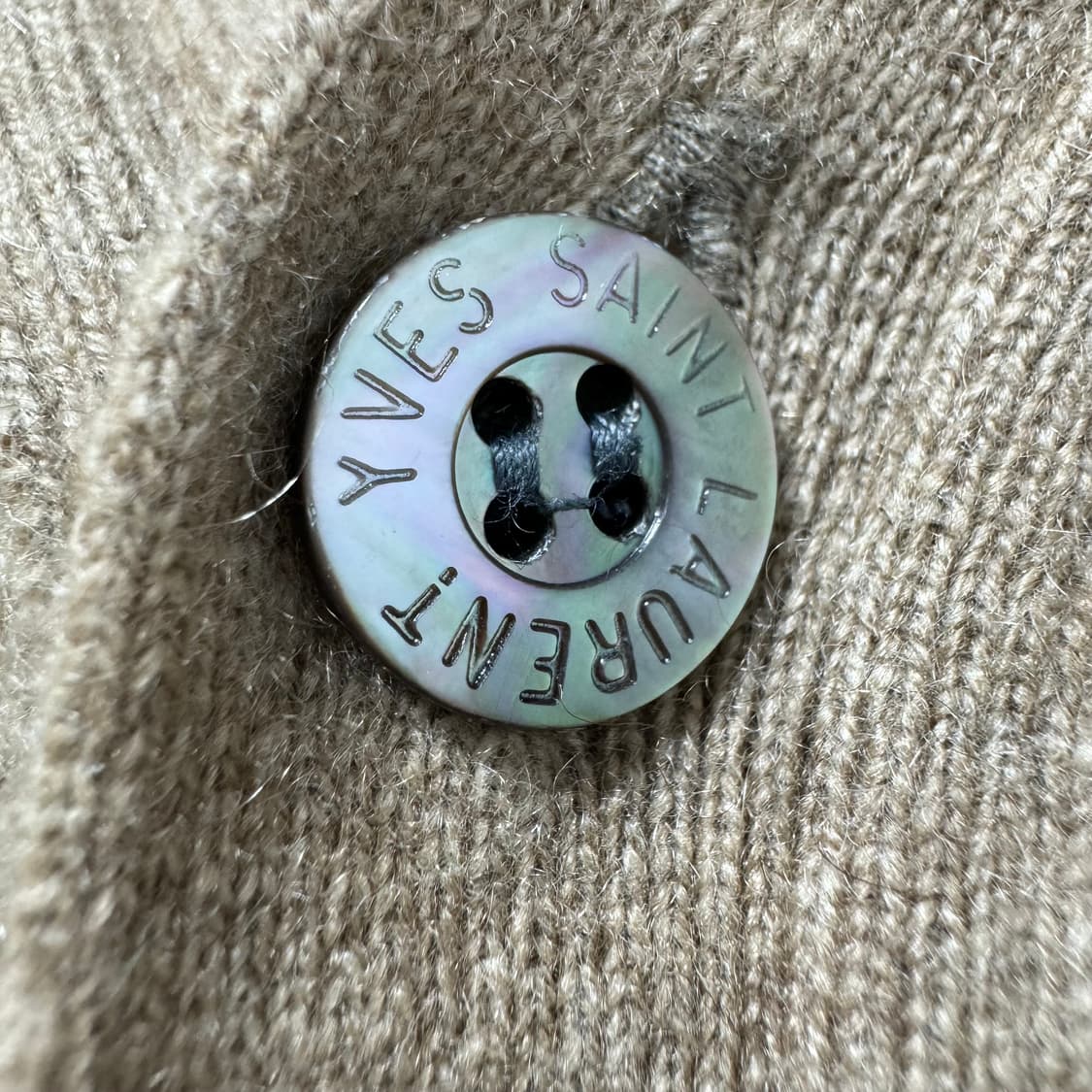 입생로랑 캐시미어 가디건 상품이미지3