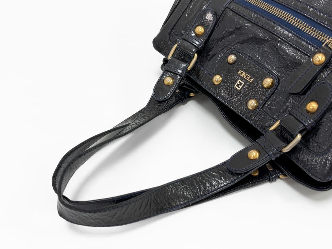 펜디 블랙 샤인 레더 스터드 숄더백 상품이미지6