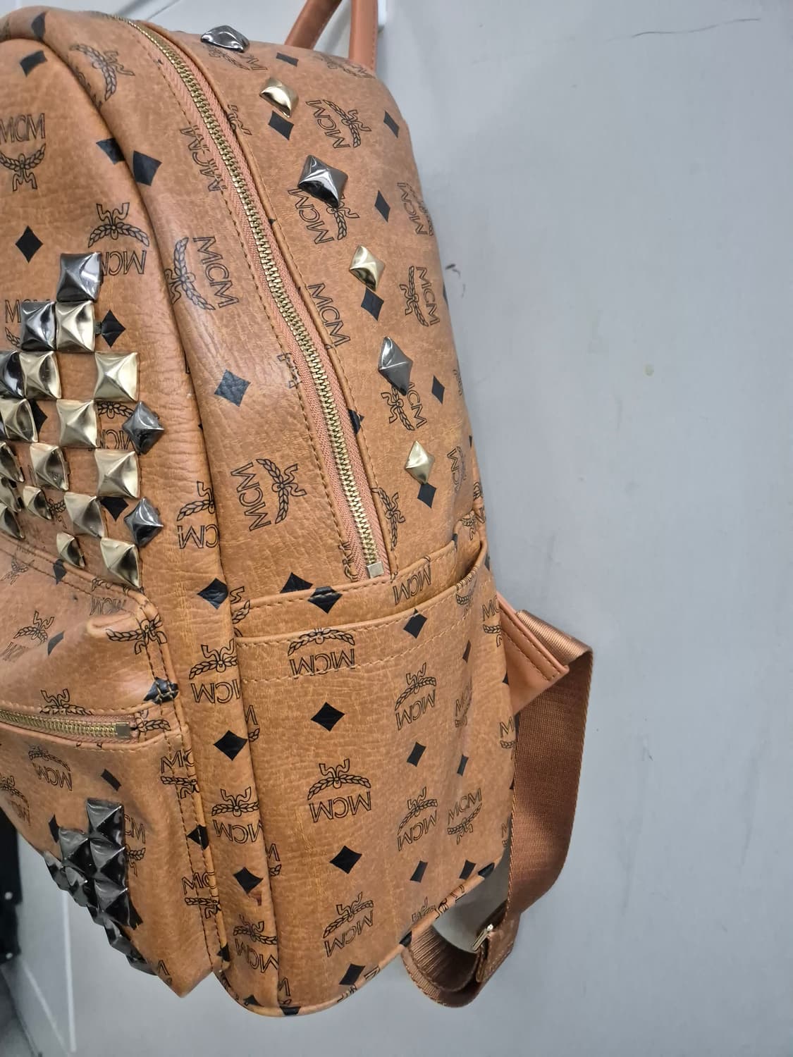 MCM 스타크 스터드 백팩 상품이미지2