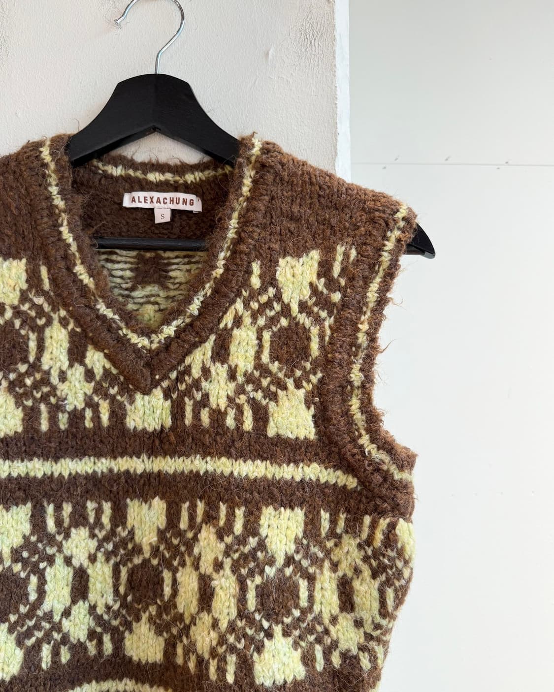 알렉사청 브라운 패턴 니트 베스트 상품이미지5