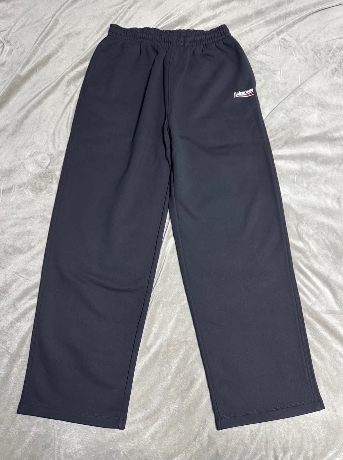 [L] 발렌시아가 폴리티컬 웨이브 로고 스웨트팬츠 블랙 상품이미지1