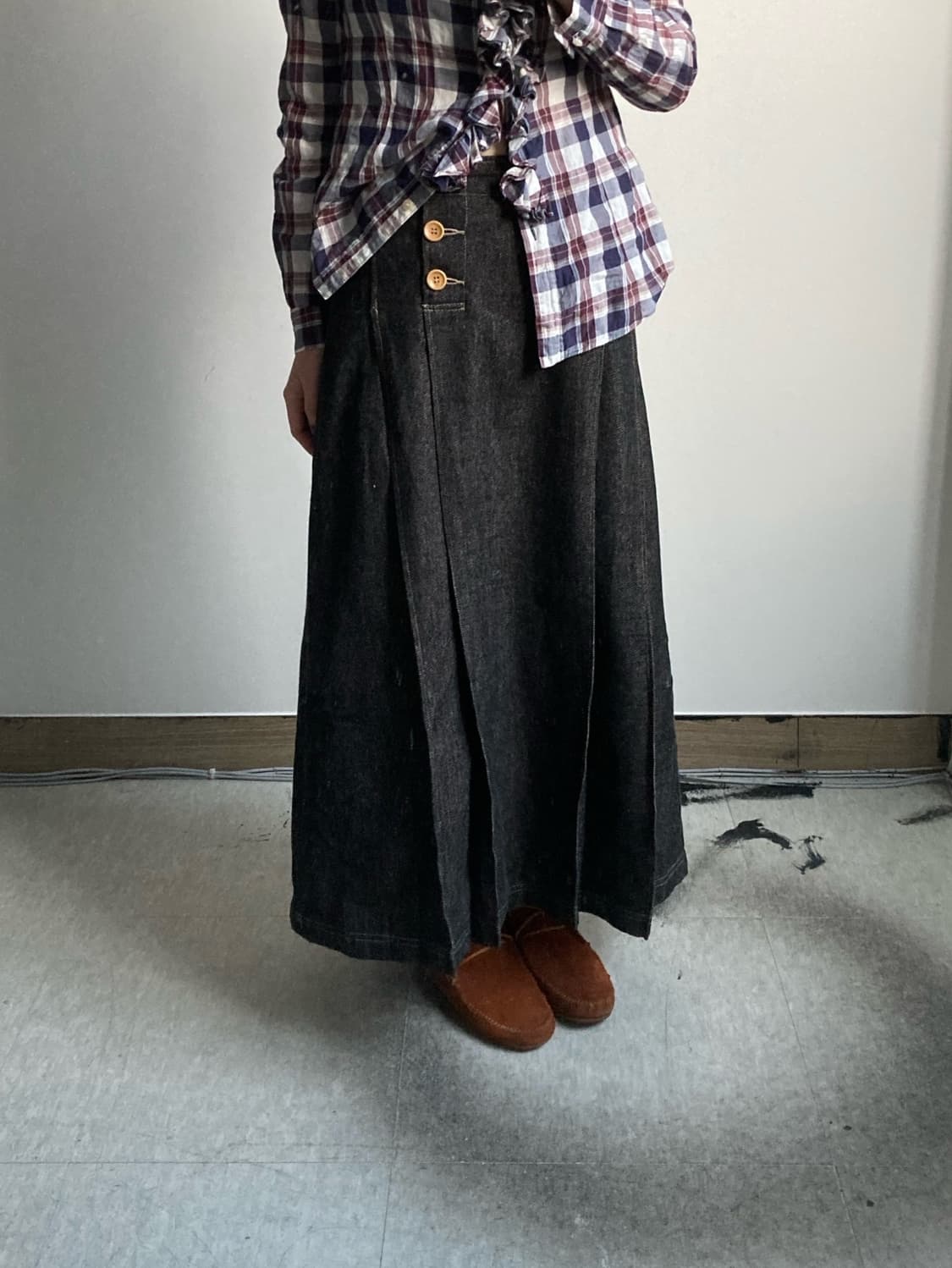 버튼 플리츠 데님 롱스커트 상품이미지1
