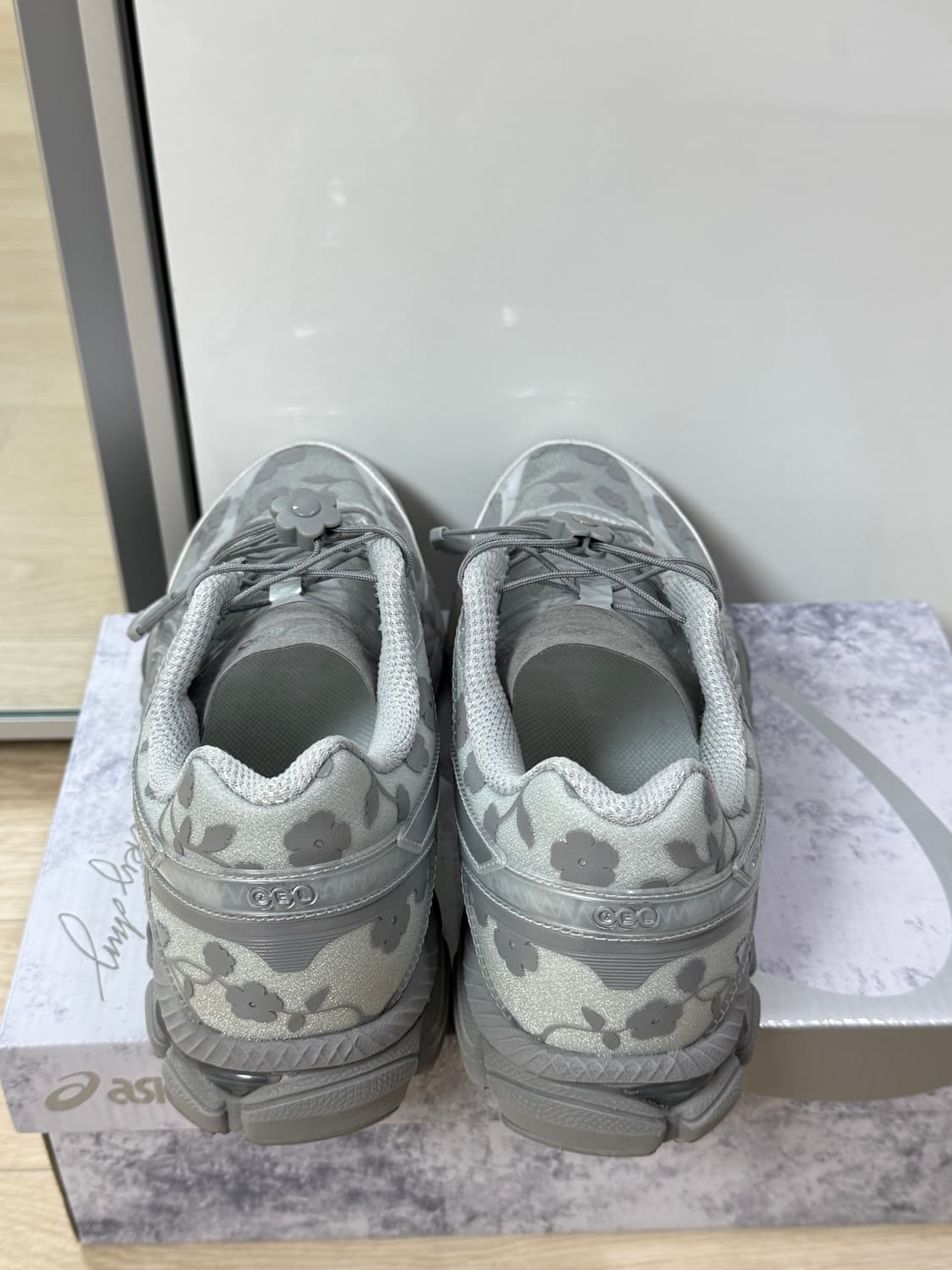 아식스 x 세실리에 반센 젤 큐물러스 16 그레이 255사이즈 (Krea 상품이미지5