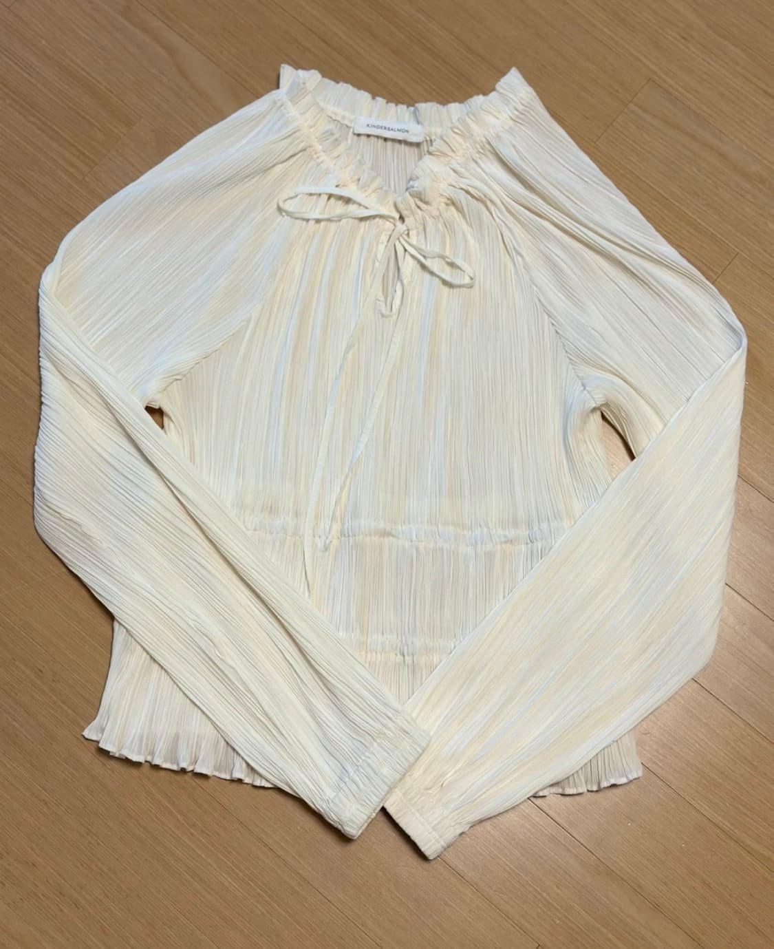 킨더살몬 FW23 Shirring Blouse 셔링 블라우스 상품이미지6