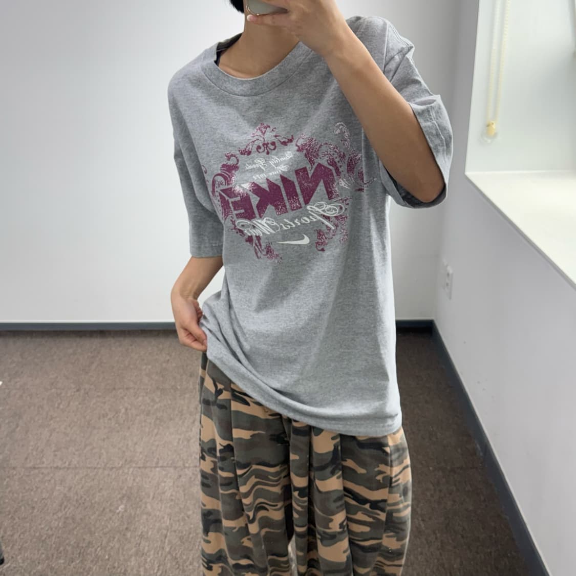 Nike 나이키 그런지 로고 그레이 반팔  상품이미지1