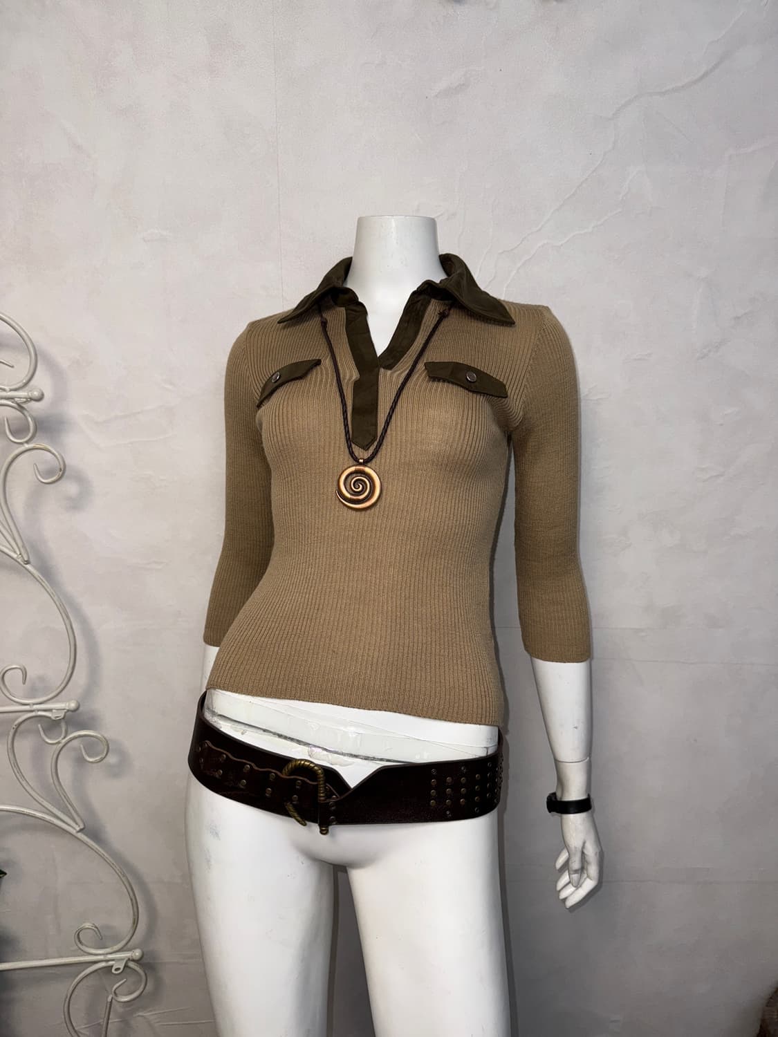 Beige brown y2k suede detail knit 상품이미지1