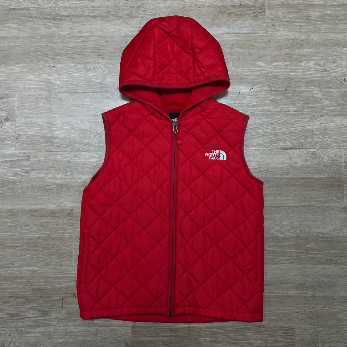 노스페이스 키즈 하프돔 후드 퀼팅 경량패딩 조끼 [레드] 150 상품이미지1