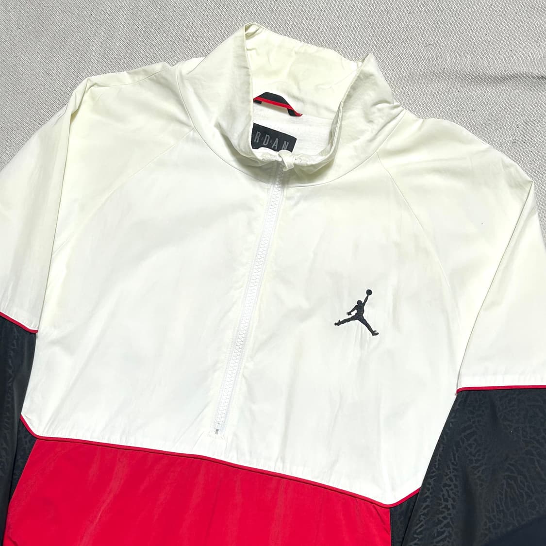 L 조던 레드 파이핑 배색 반집업 아노락  상품이미지1