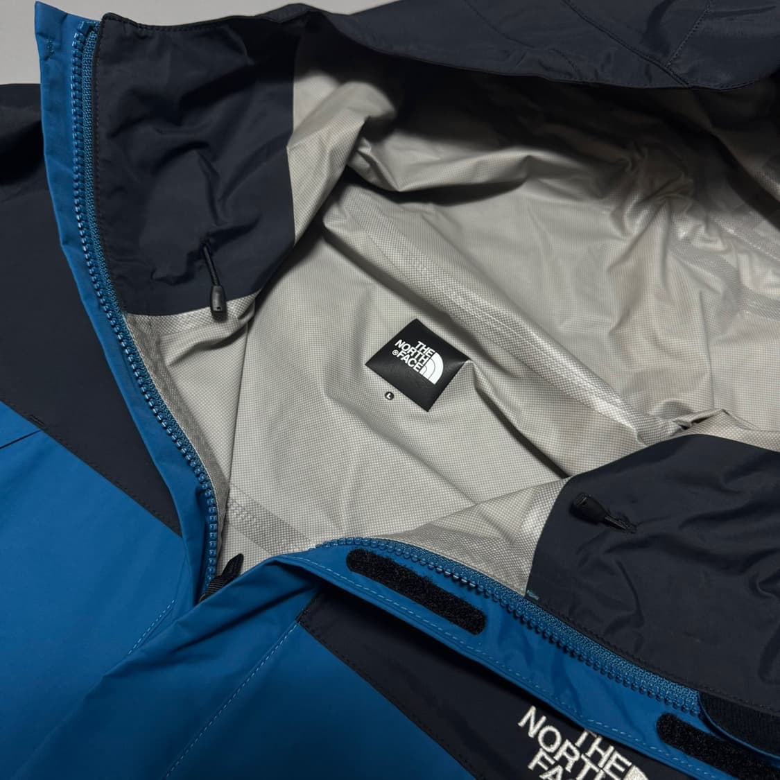 노스페이스(The north face) 블루컬러 나일론 닷샷 윈드브레이커 상품이미지3
