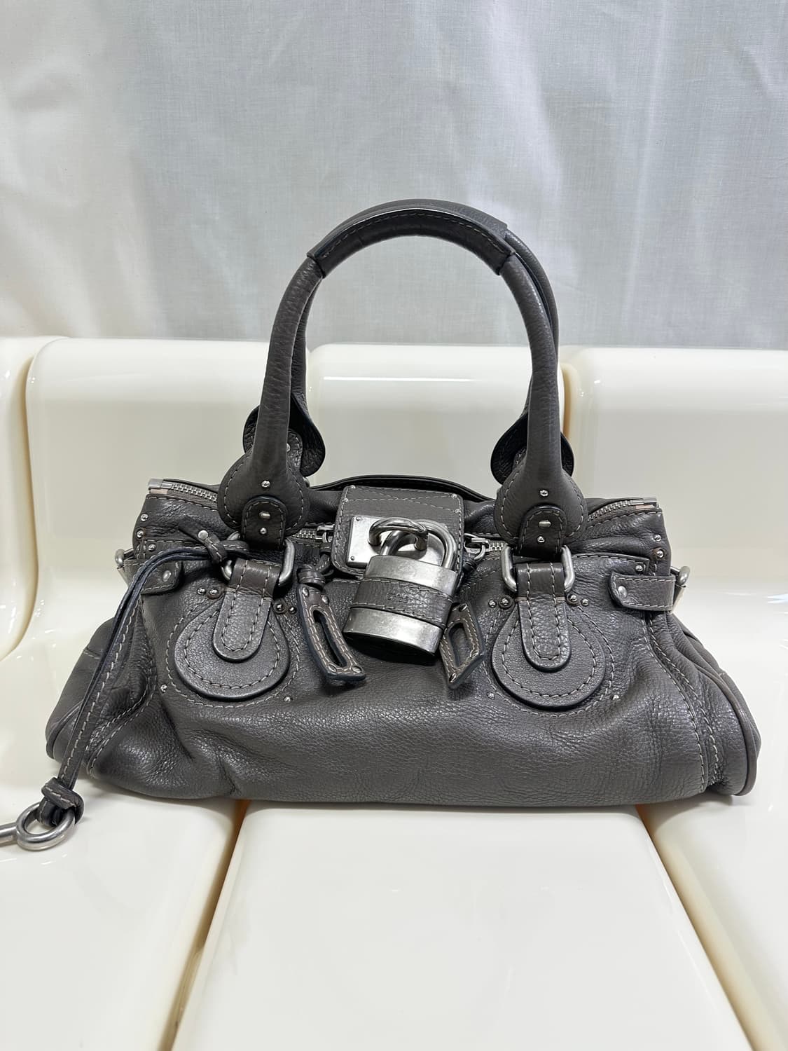 ❌거래중[A+ 정품] 끌로에 패딩턴백 다크그레이 상품이미지2