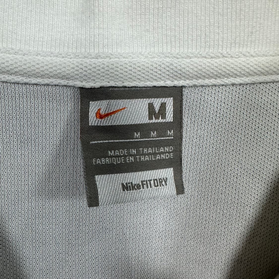 ✨ (바배) 나이키 레드 스우시 기본 카라 반팔티  상품이미지4