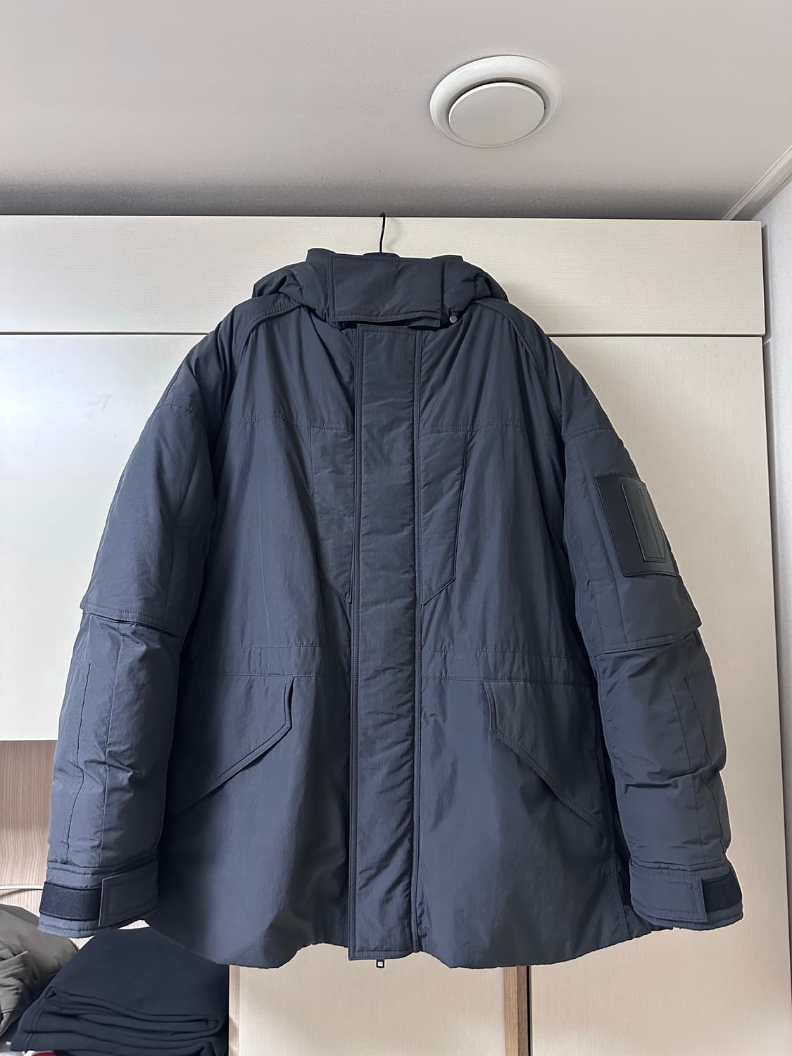 [52] JUUN.J 23FW 미드렝스 패딩 - 그레이 52 판매합니다. 상품이미지2