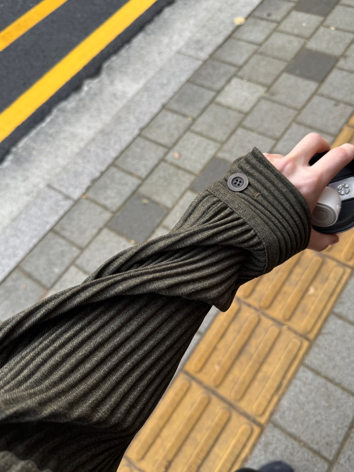 옴므플리세 이세이미야케 울라이크 트러커 카키 1 상품이미지1