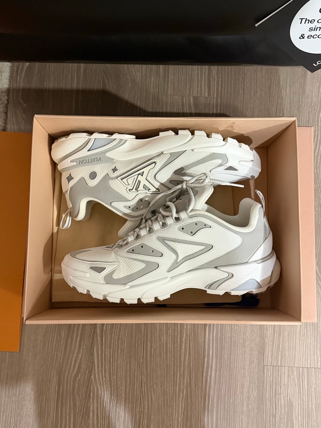 루이비통 러너 태틱 스니커즈 화이트 9  상품이미지2