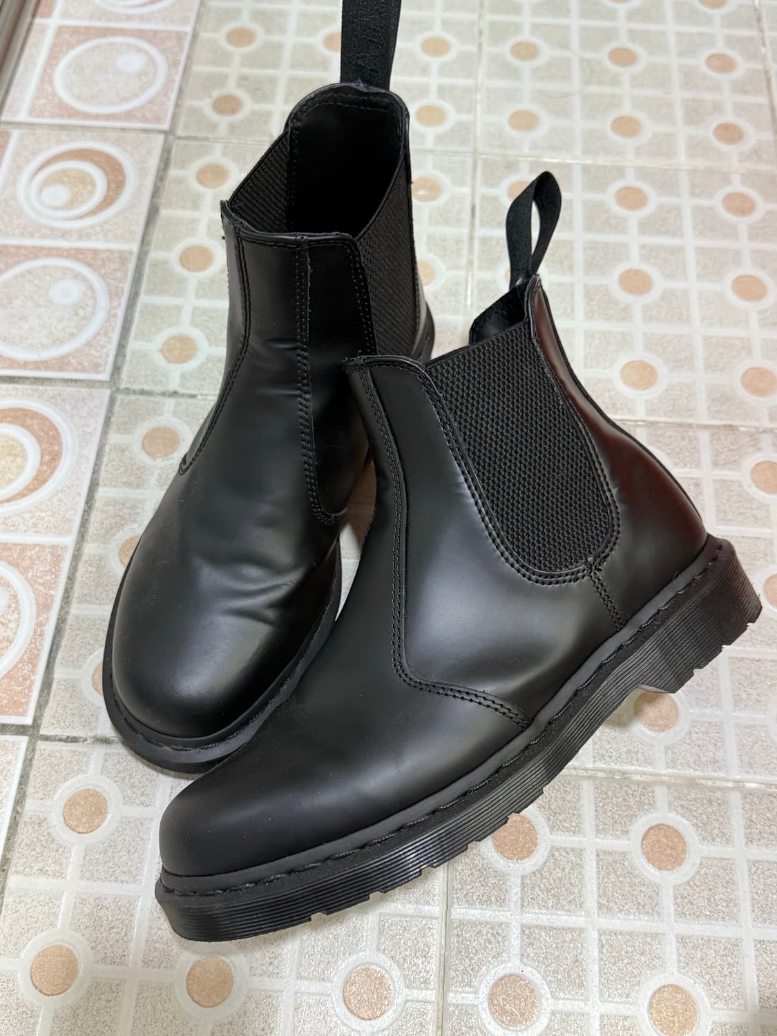 [270]닥터마틴 2976 모노 스무스 레더 첼시 부츠 블랙 상품이미지1