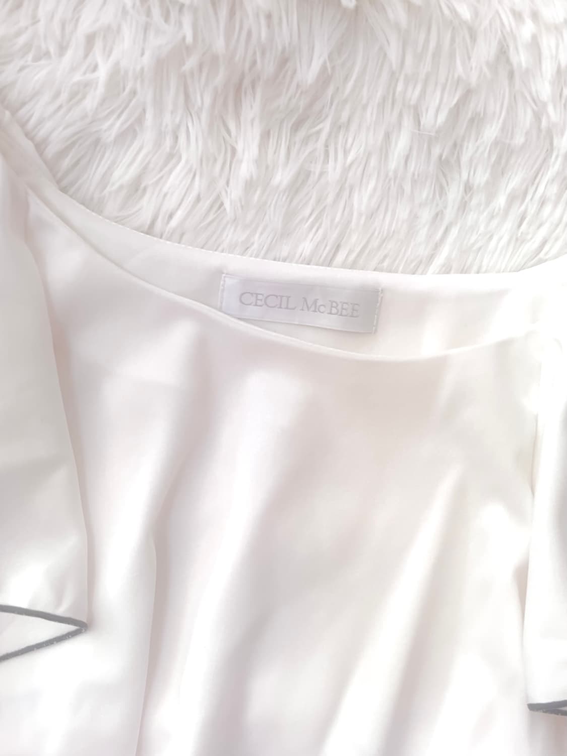 Cecil Mcbee 세실맥비 화이트 프릴 블라우스 (착샷o) 상품이미지2