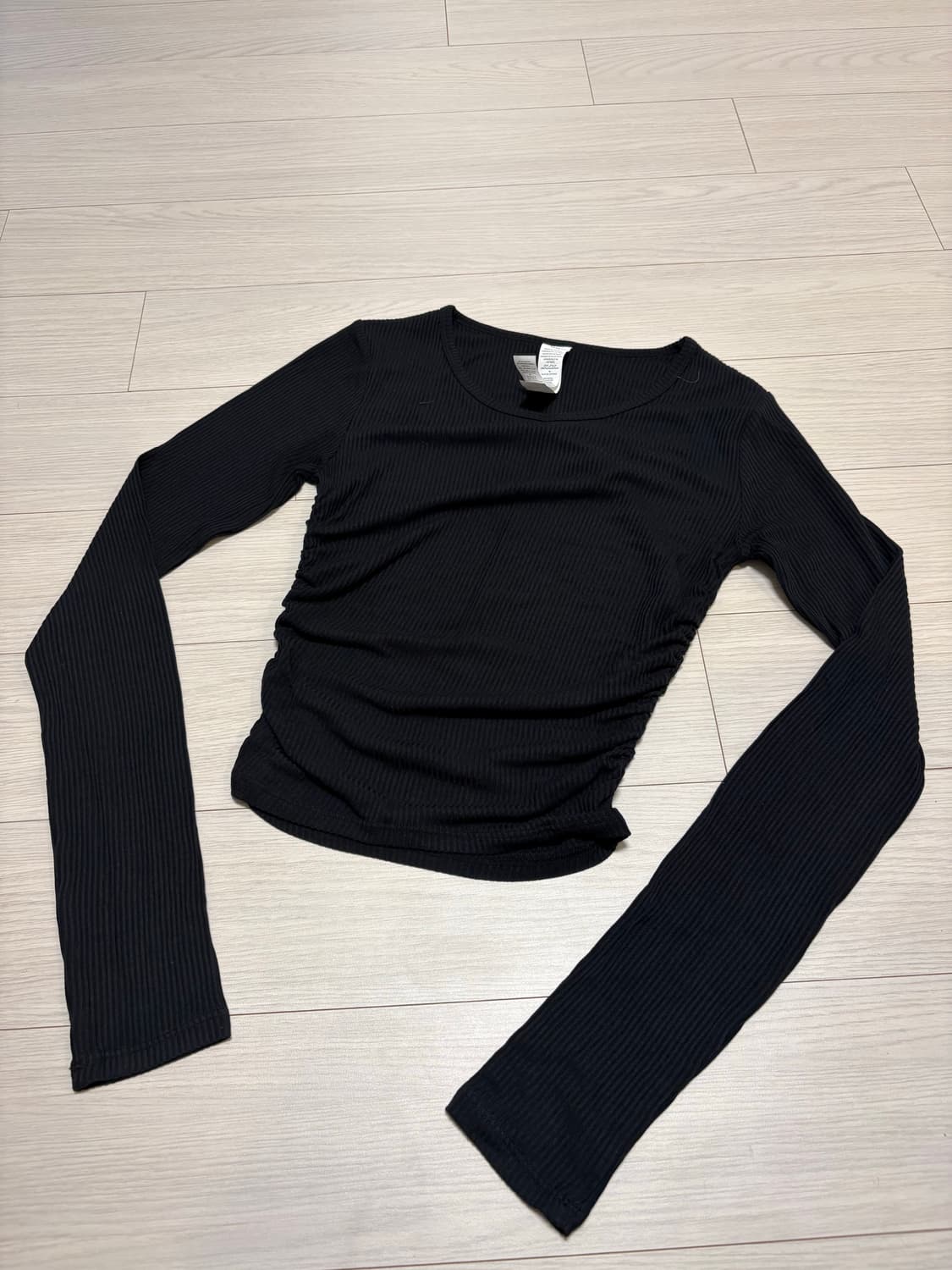 ALO 알로 립 사이드 셔링 탑 블랙 XS(44-55) 상품이미지1