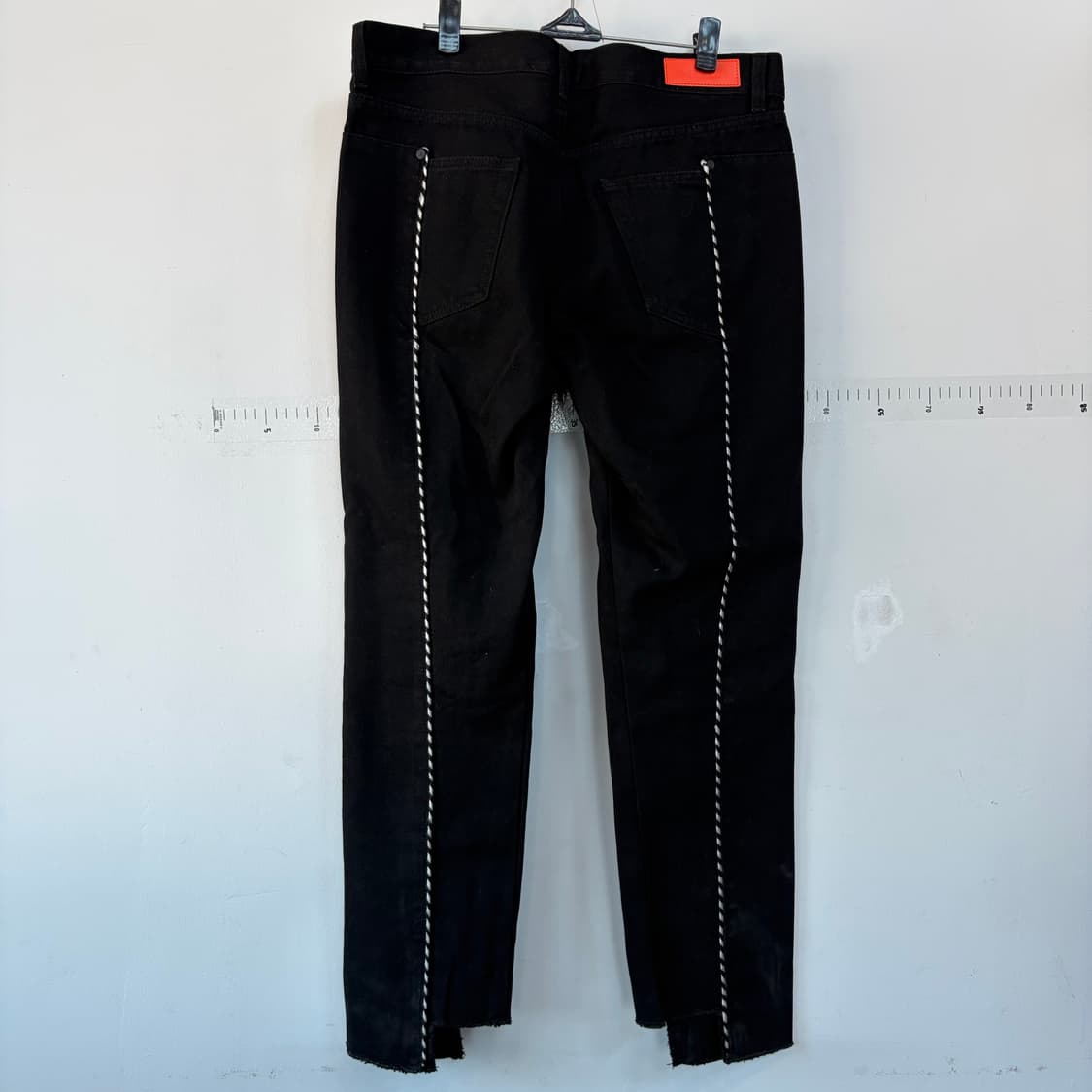 브이넥러브 블랙 스티치 포인트 데님 팬츠 상품이미지3