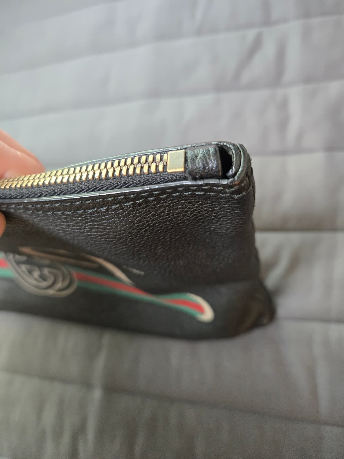 구찌 로고 프린트 레더 파우치 
포트 폴리오 클러치백 남녀공용 상품이미지7