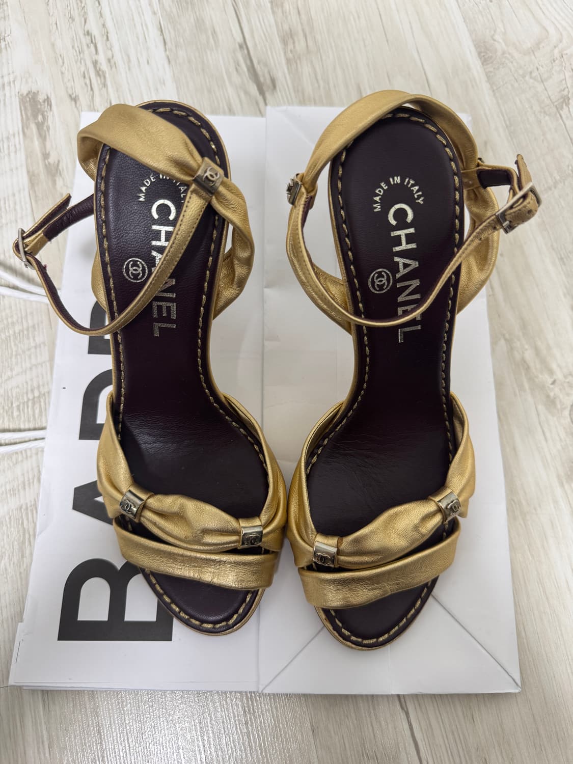 (정품) 샤넬 금색 샌들 37사이즈 상품이미지1