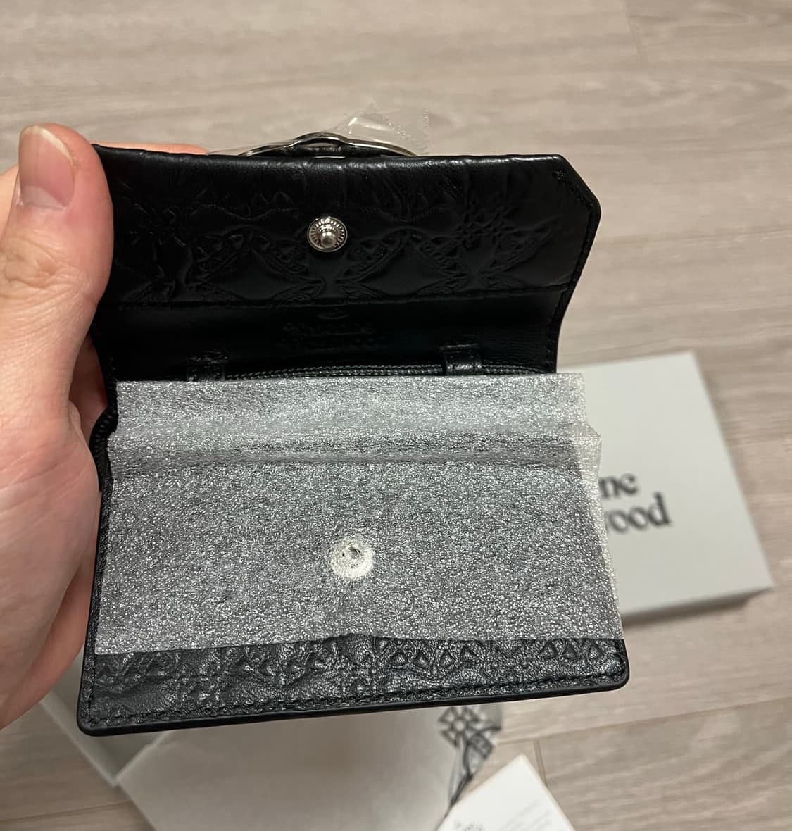 비비안웨스트우드 엠보스드 나파 스트랩 카드지갑 상품이미지4