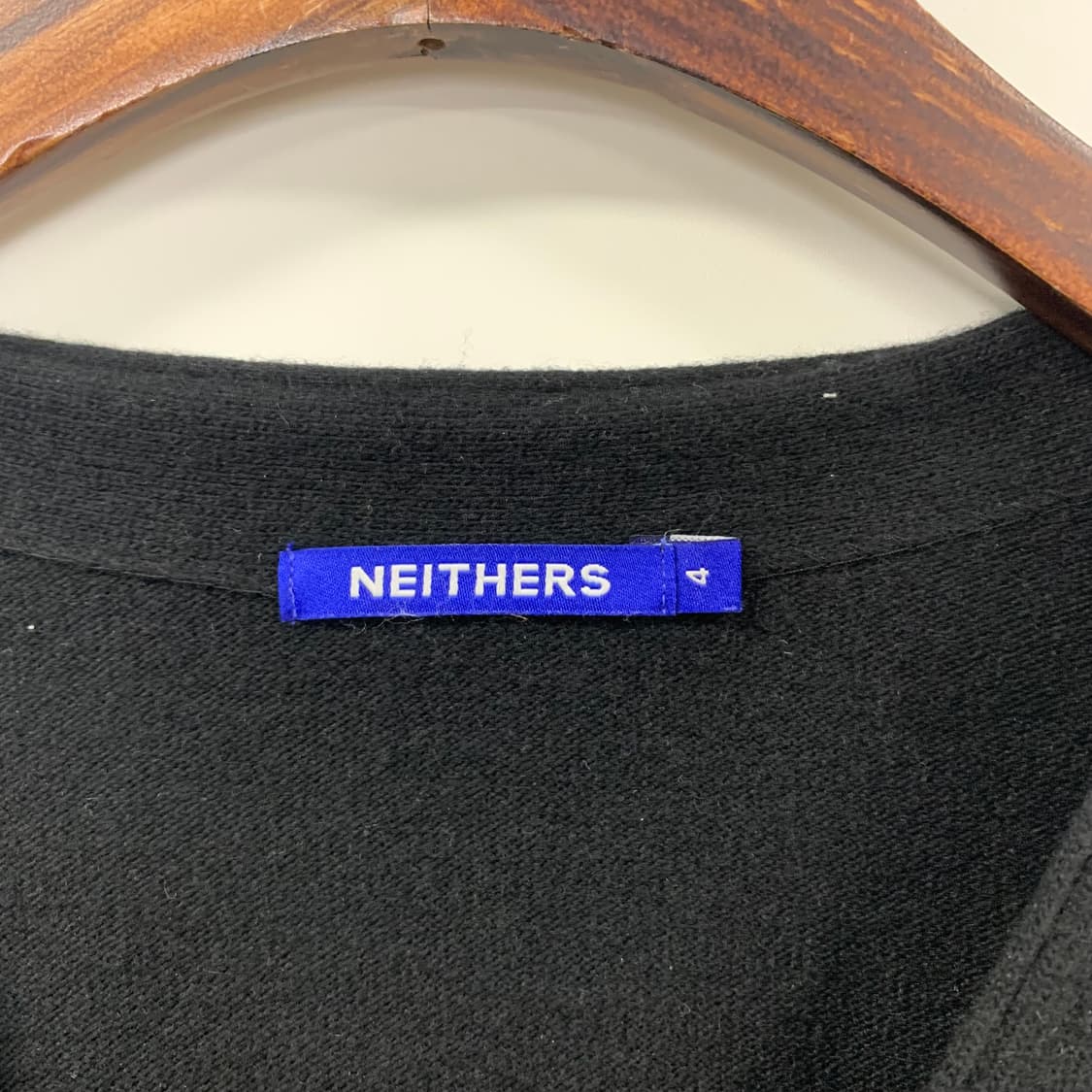 네이더스 자수로고 블랙 니트 가디건 상품이미지5