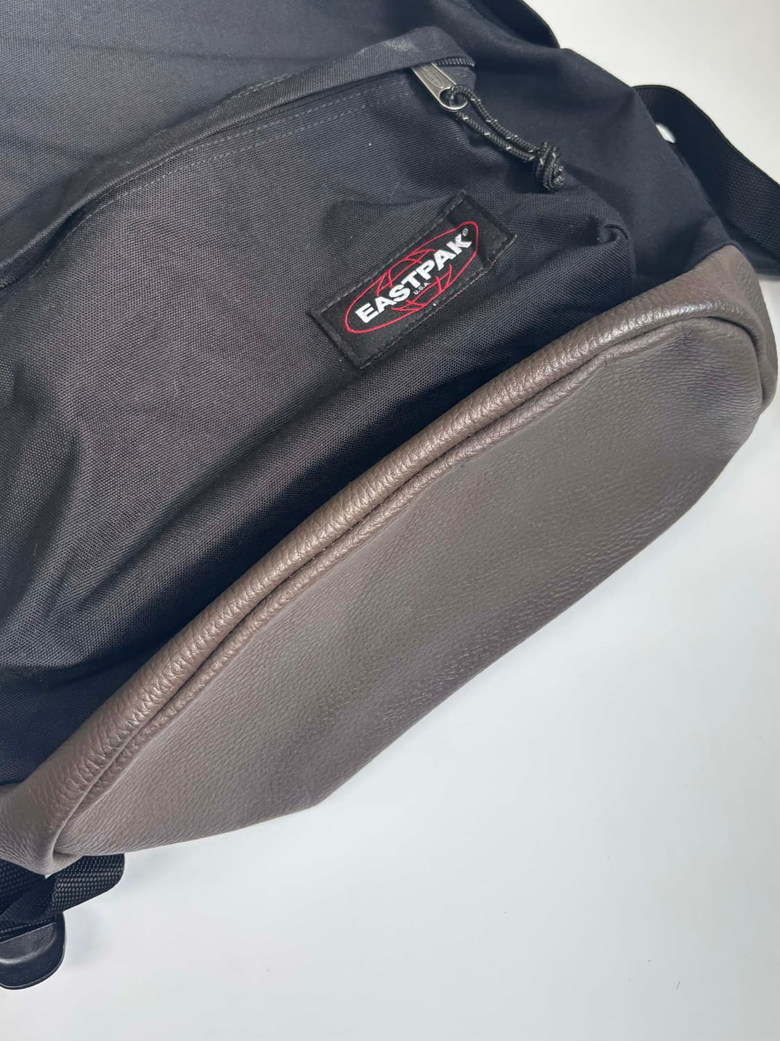 이스트팩 가죽 백팩 블랙 상품이미지3