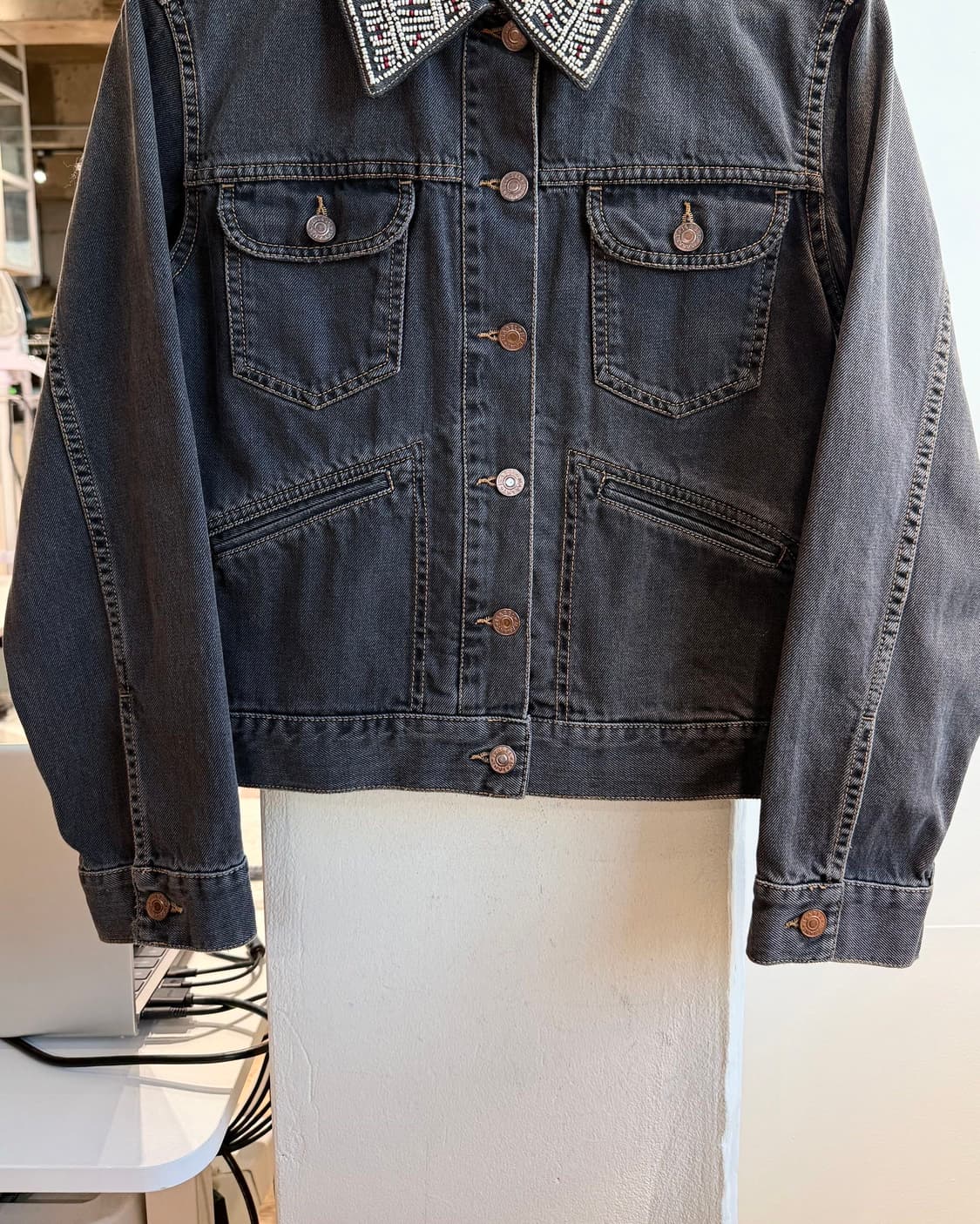 이자벨마랑 블랙 데님 비즈 카라 자켓  상품이미지6