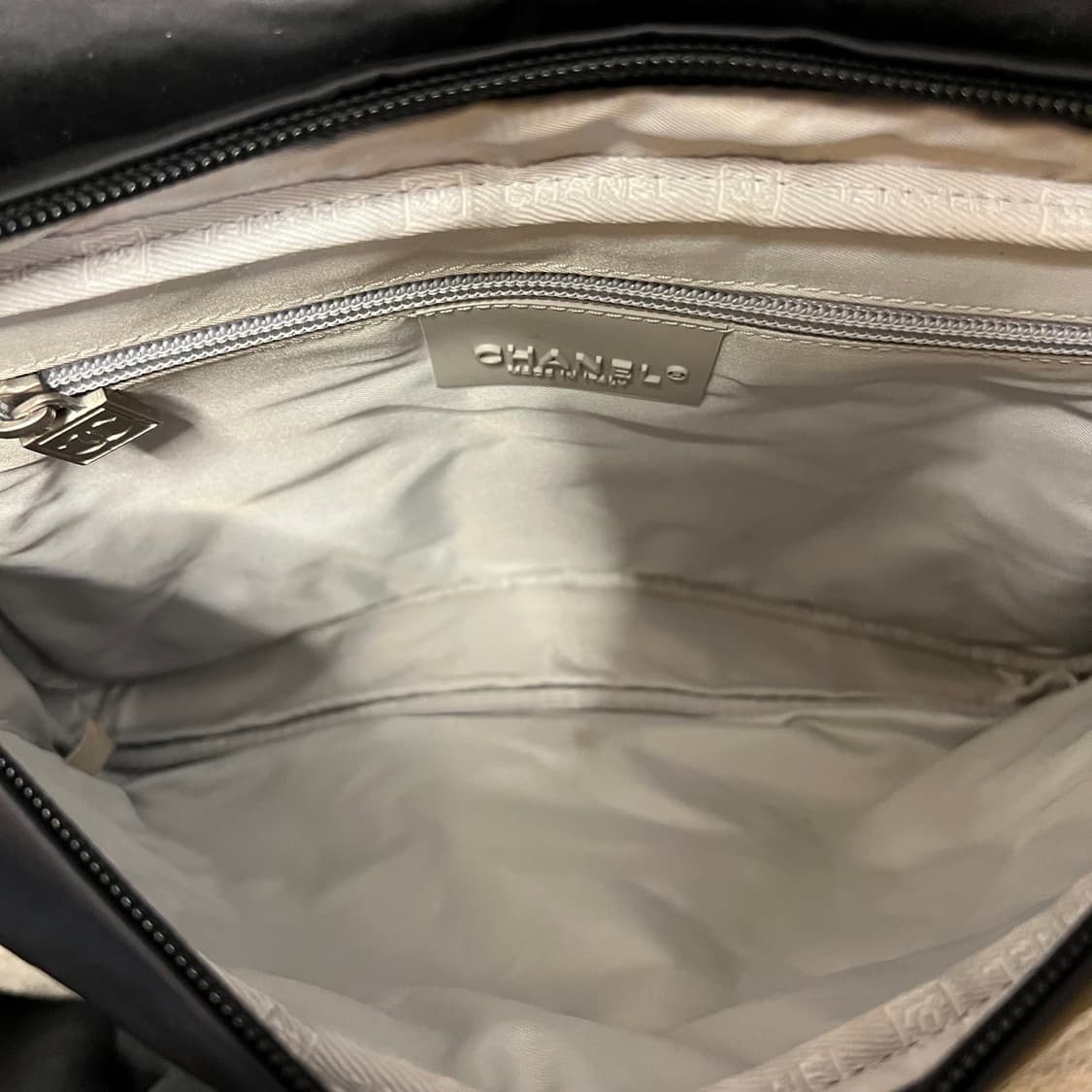 [정품] 샤넬 스포츠라인 퀼티드 패딩 백팩 블랙 상품이미지9