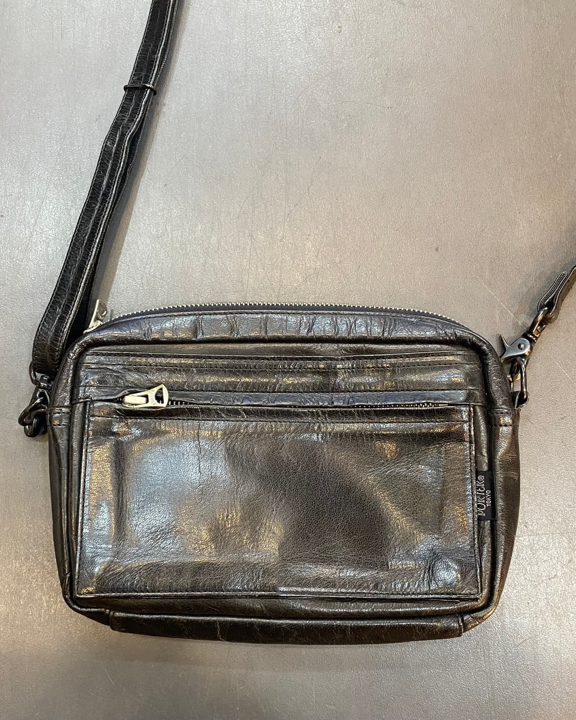 PORTER(포터) SQUARE(스퀘어) 모델의 블랙 가죽 숄더백 상품이미지1