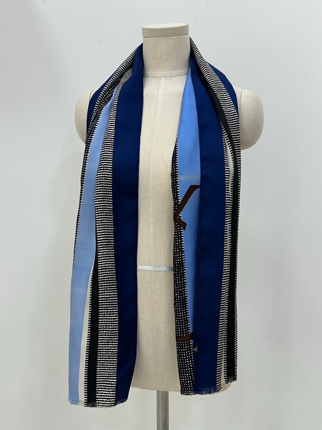 입생로랑 실크 머플러 상품이미지5