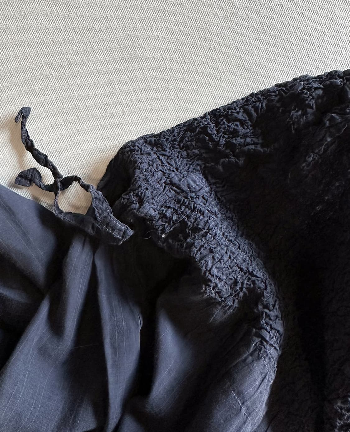 ISSEY MIYAKE ME navy smocked skirt 상품이미지9