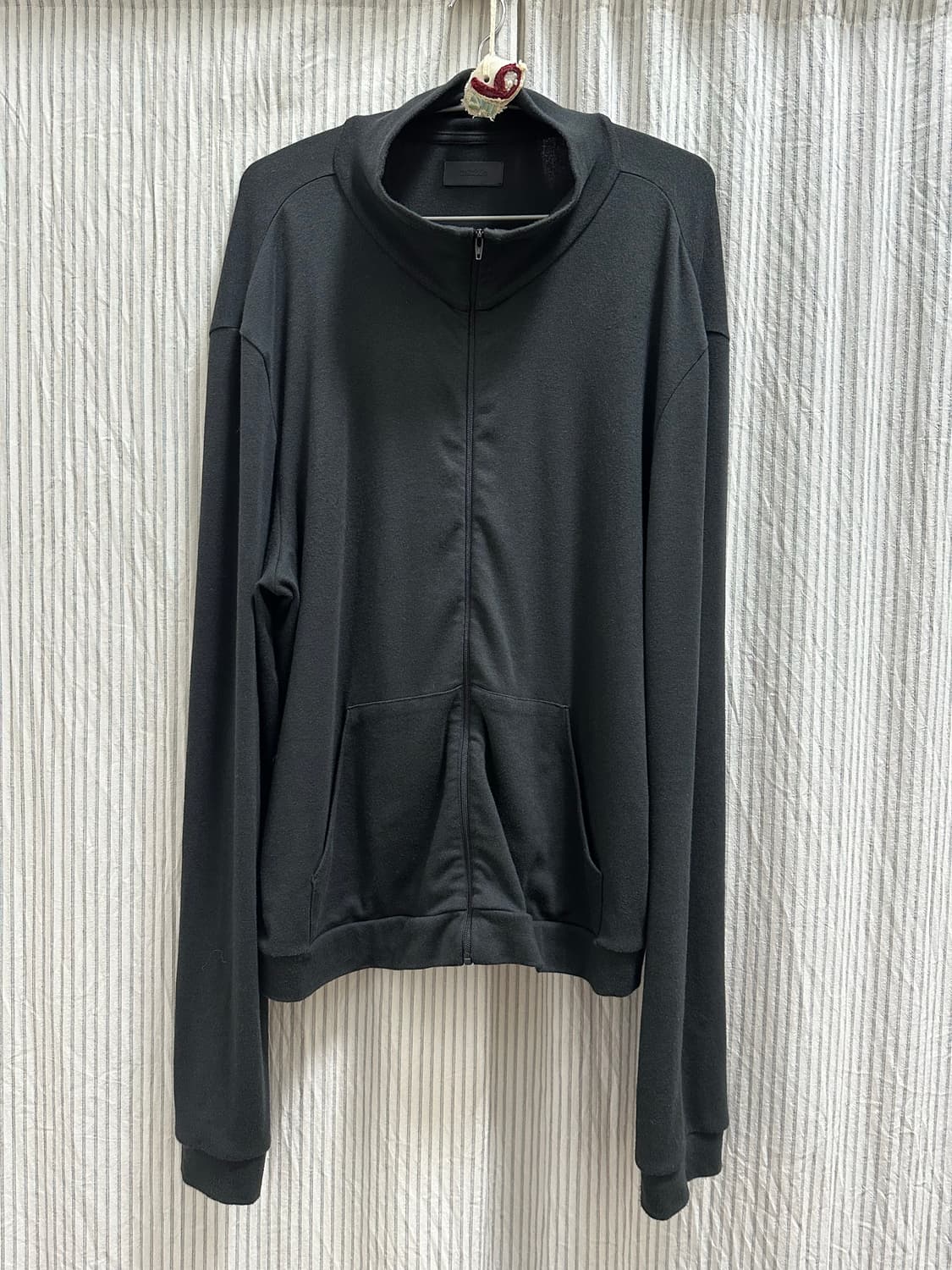 4) mudule neck zip black 상품이미지1