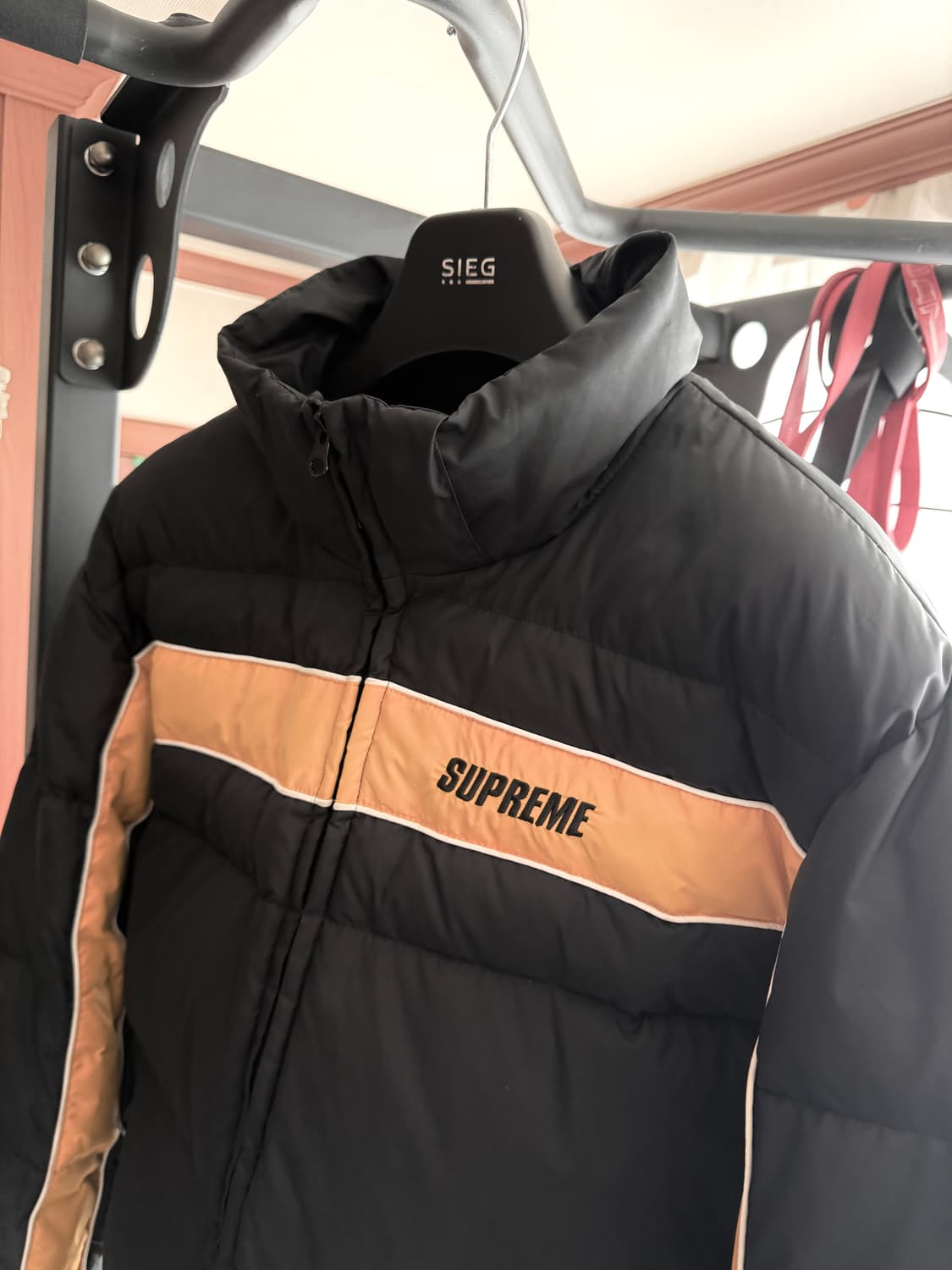 슈프림 [민트급.정품] 패딩 (시세 60만) 자수 로고 블랙 L(105) 상품이미지3