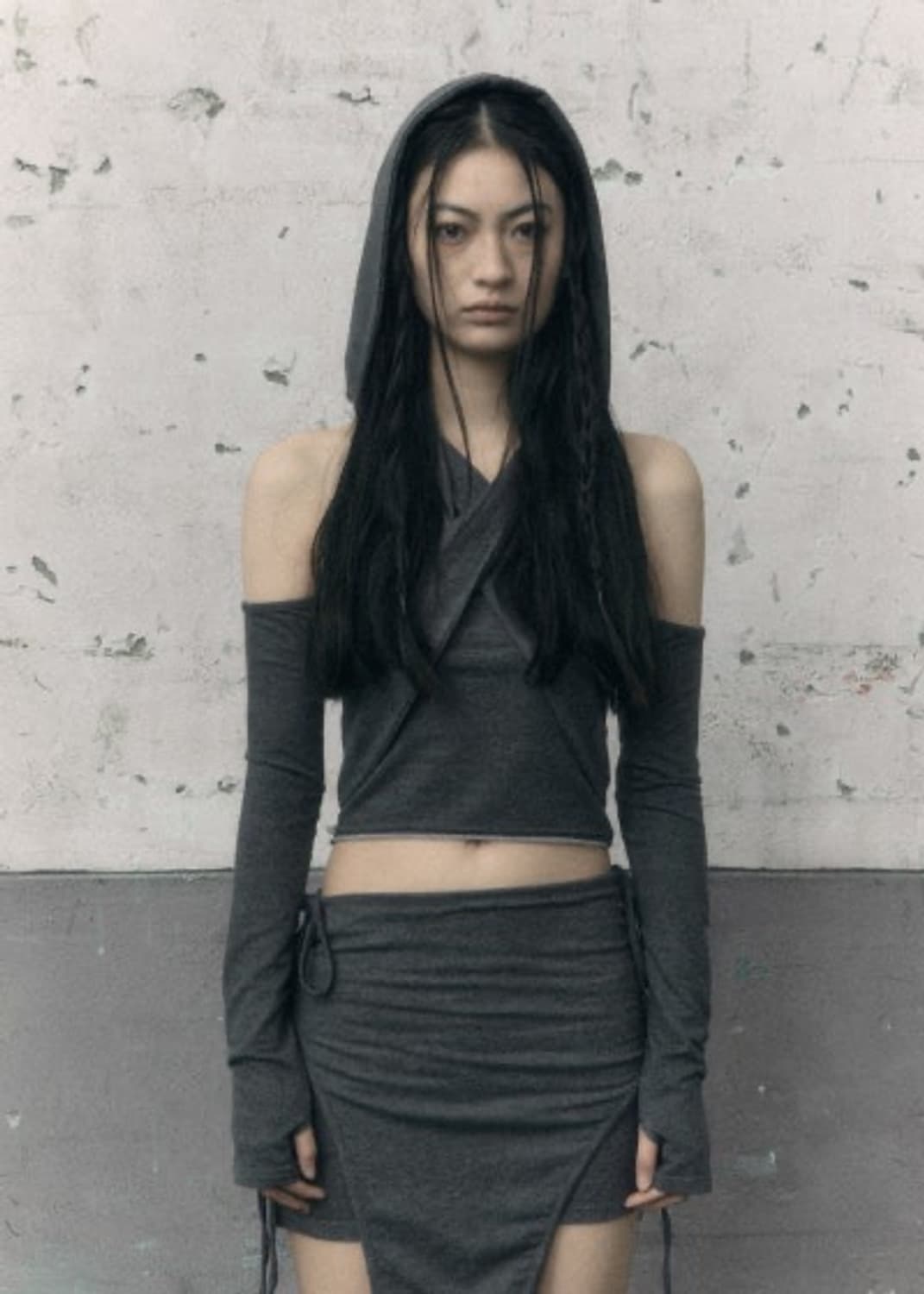 <새상품> OFF SHOULDER CROSS HOODIE, CHARCOA 상품이미지1