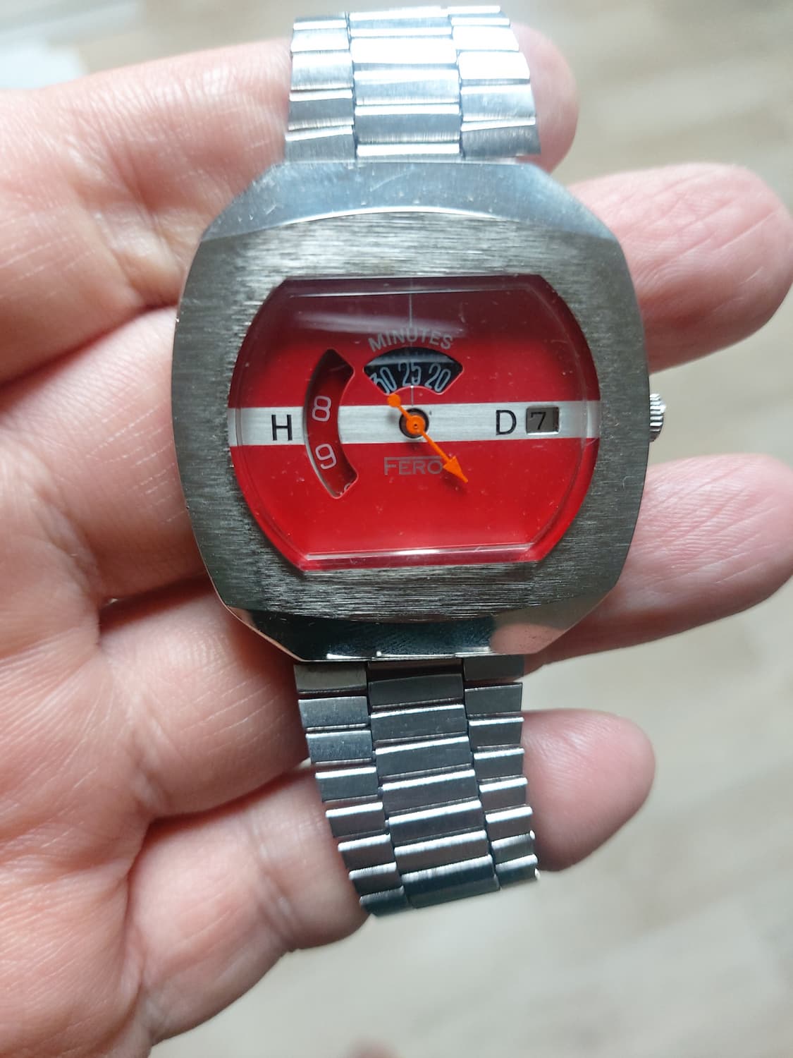 레드 다이얼이 인상적인 FERO 빈티지 시계 상품이미지1