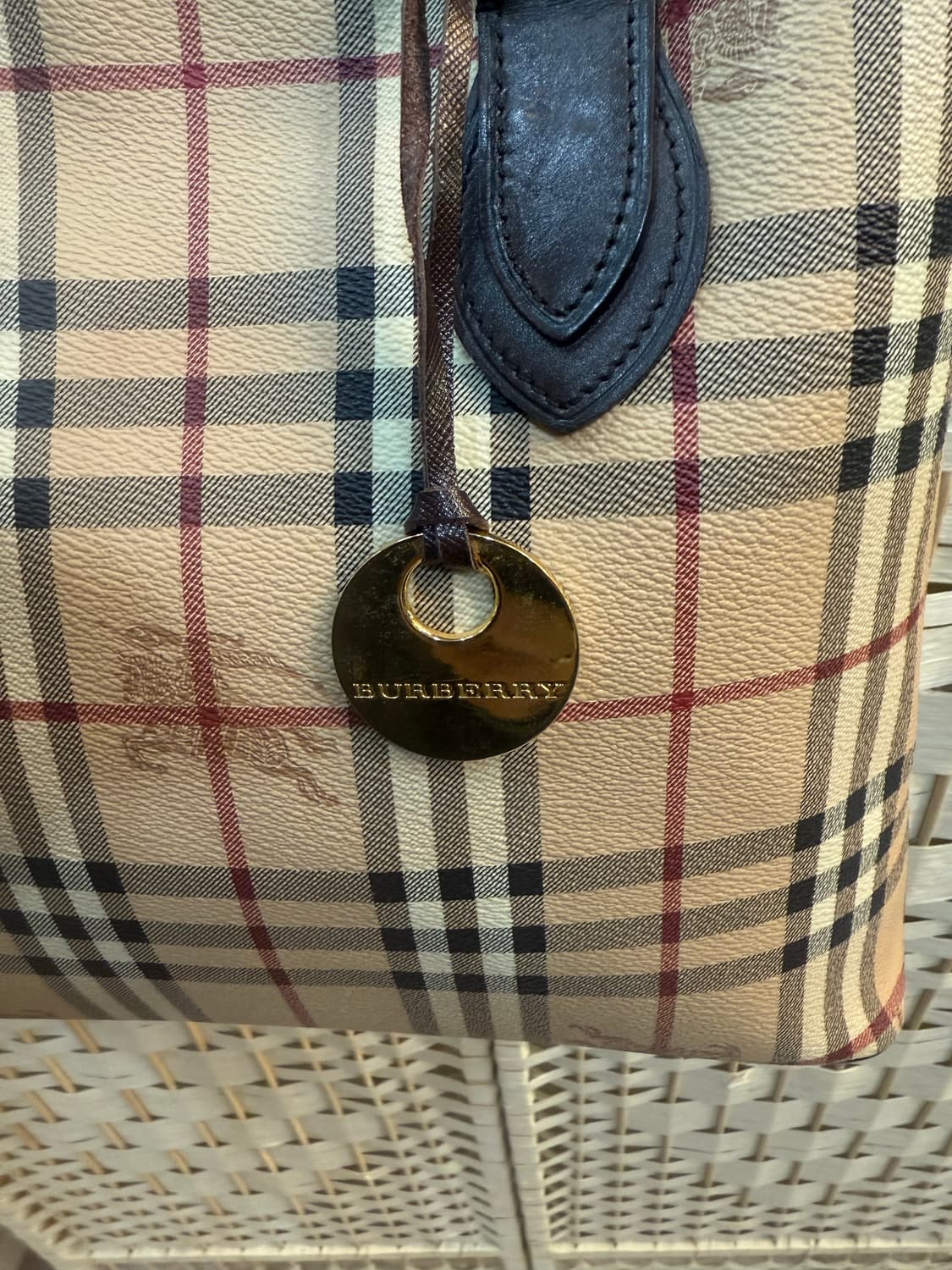정품 버버리 노바체크 토트백 팝니다 상품이미지2