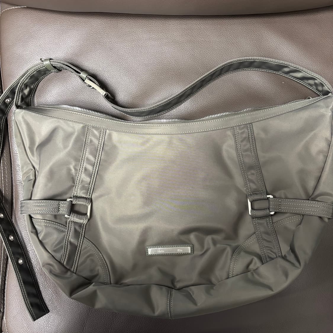 마뗑킴 패브릭 문라인 빅 호보백 카키 새제품 상품이미지1