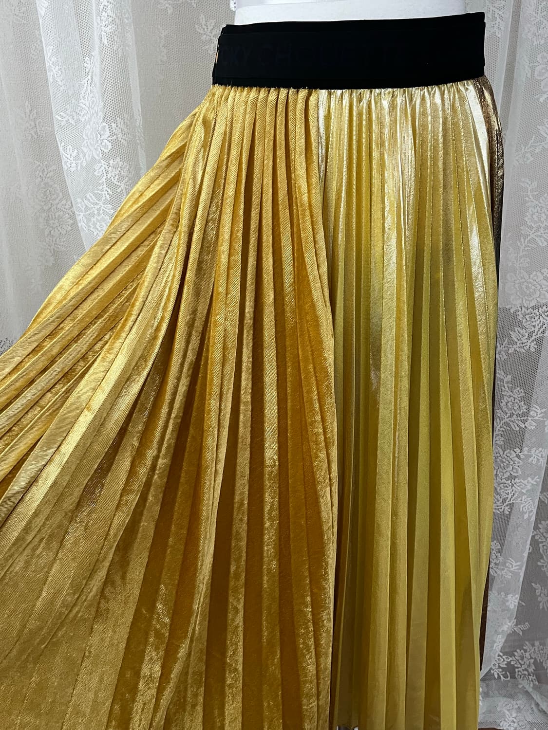 38) 럭키슈에뜨 홀리데이 롱스커트 골드 상품이미지3